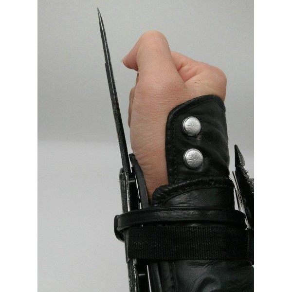 Прихований клинок Assassin's Creed Піратська дитяча іграшка Едвард Кенвей Black Flag Чорний прапор зброя з прихованим лезом